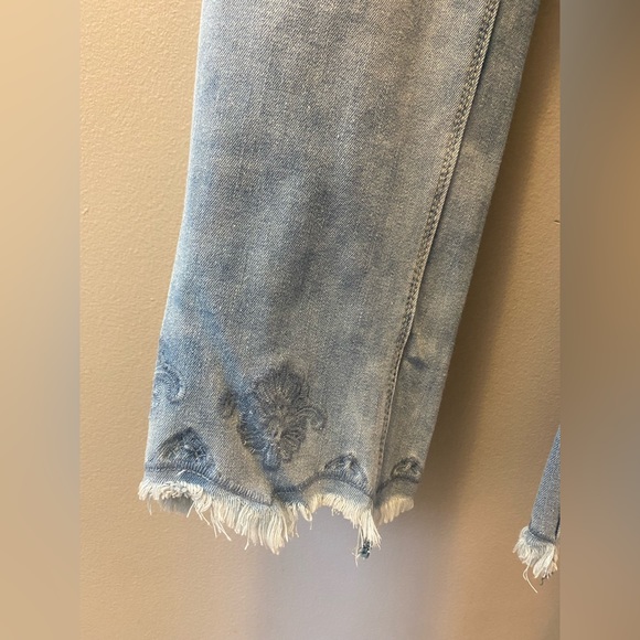 Peter Nygard Women's Pull On Cropped Luxe Denim 4way Stretch Small (6-8) - Picture 2 of 4